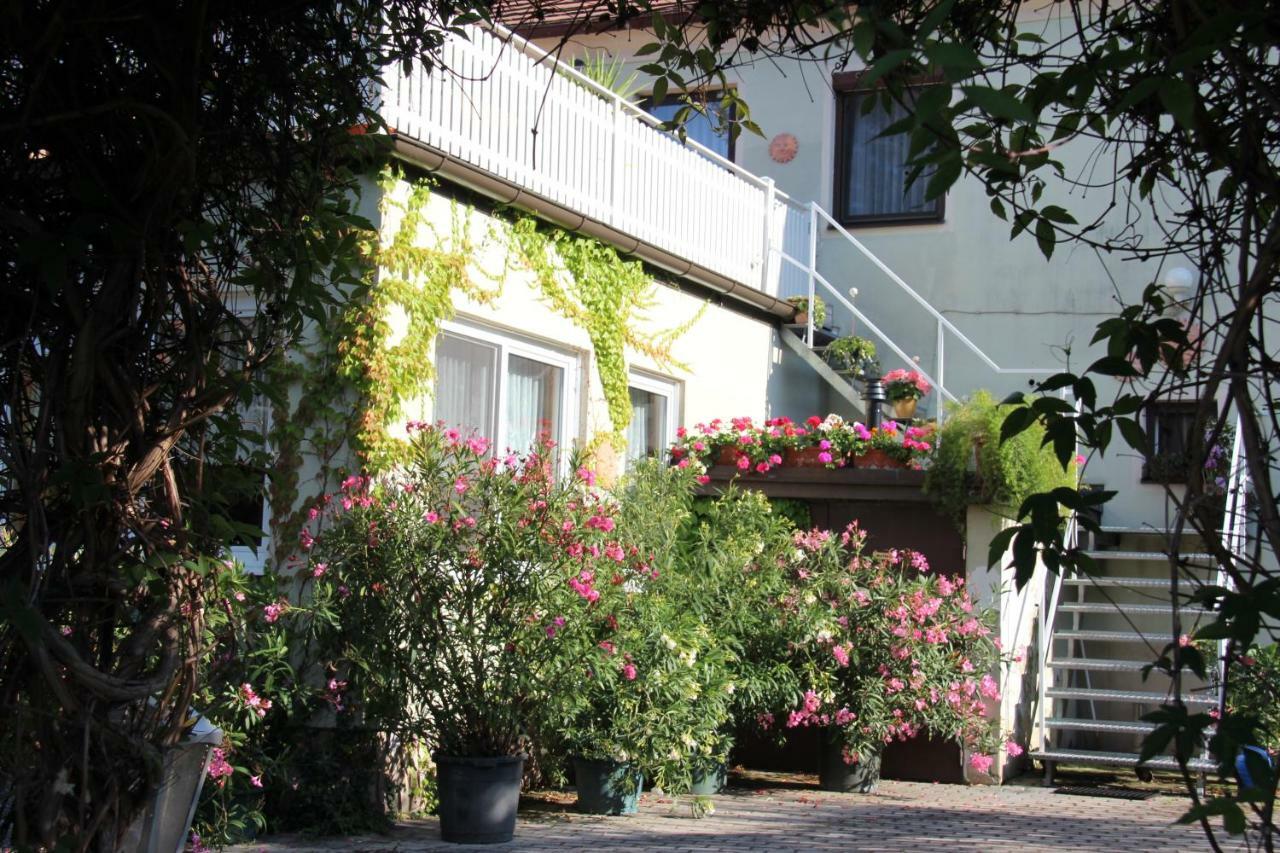 Weingut Pension Sommerhof Mörbisch am See Buitenkant foto
