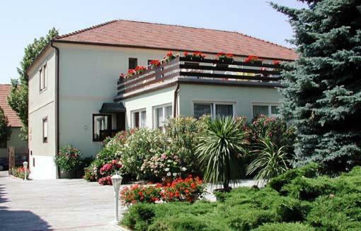 Weingut Pension Sommerhof Mörbisch am See Buitenkant foto